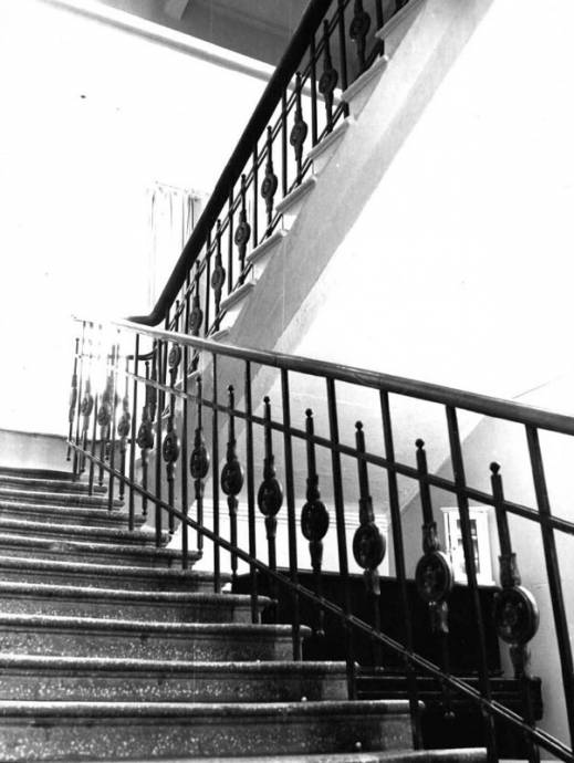 Внутренняя лестница ДК ИжМаш 1980